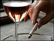 Barbatii care fumeaza si beau mult pot afecta genetic generatiile lor viitoare